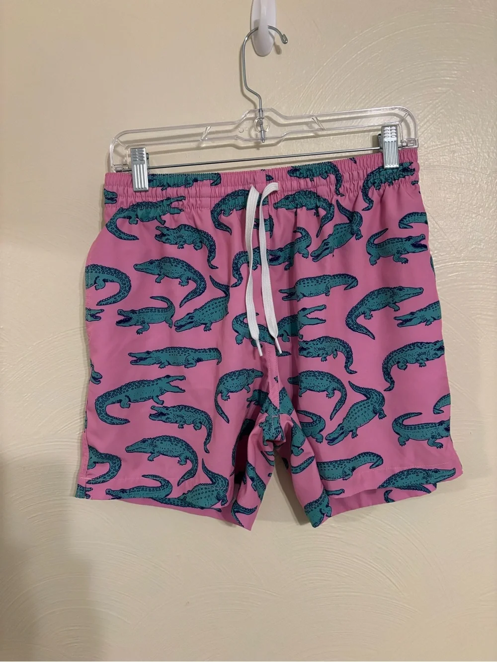 Chubbies Swim Trunks Men’s M Pink Alligator Crocodile Print 5.5” Inseam